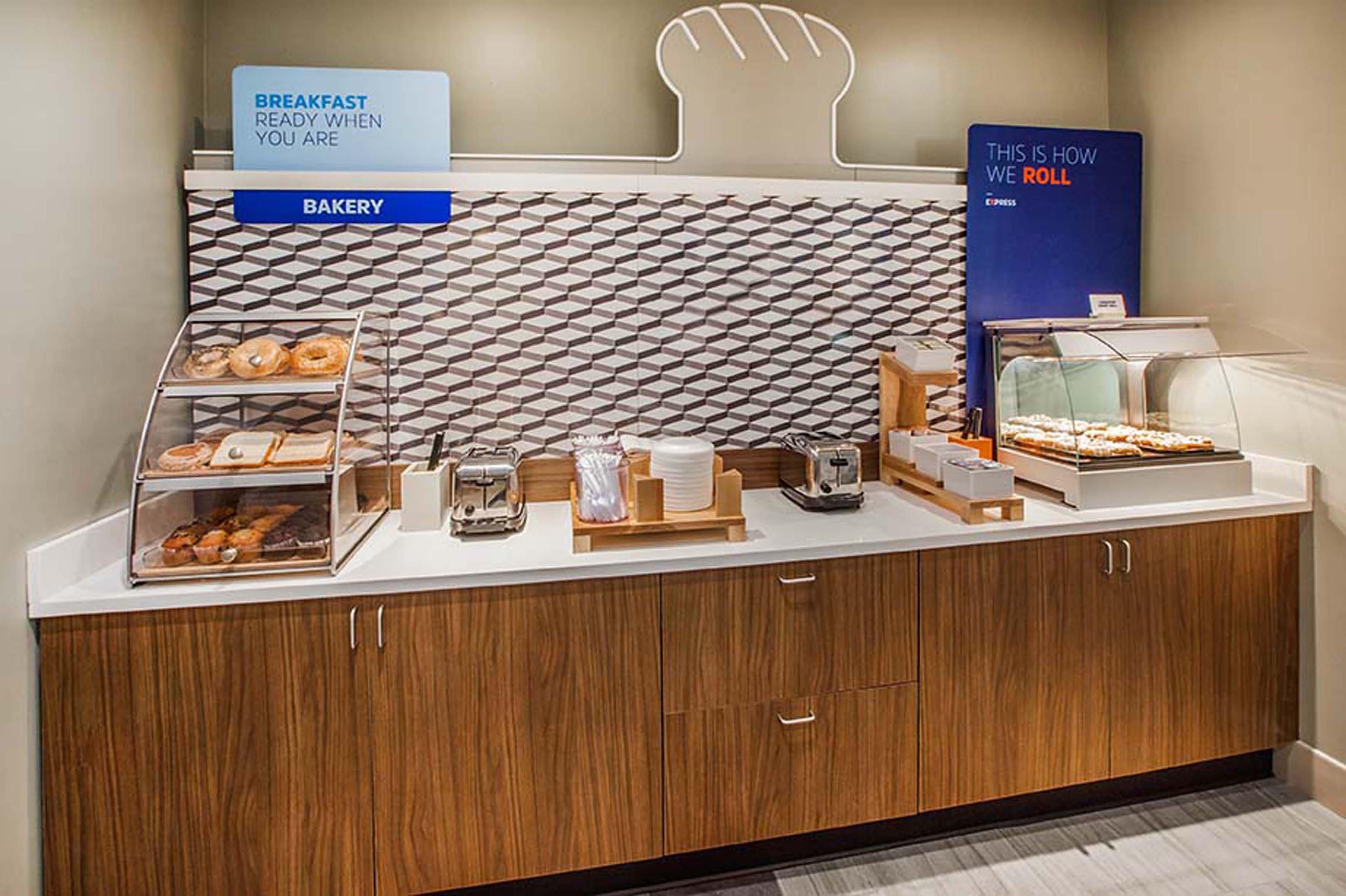 Holiday Inn Express Fresno Northwest - Herndon By Ihg Bagian luar foto
