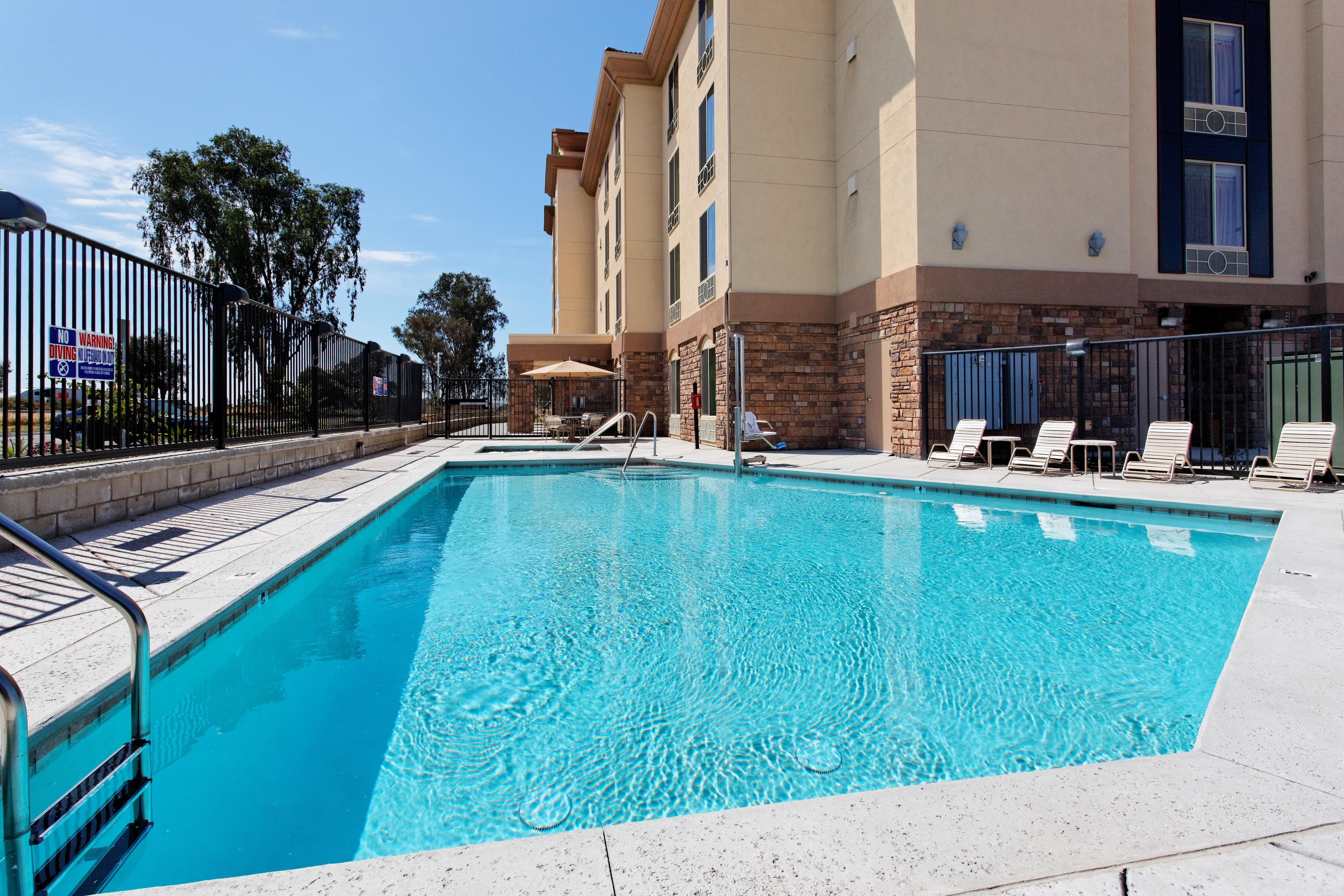 Holiday Inn Express Fresno Northwest - Herndon By Ihg Bagian luar foto
